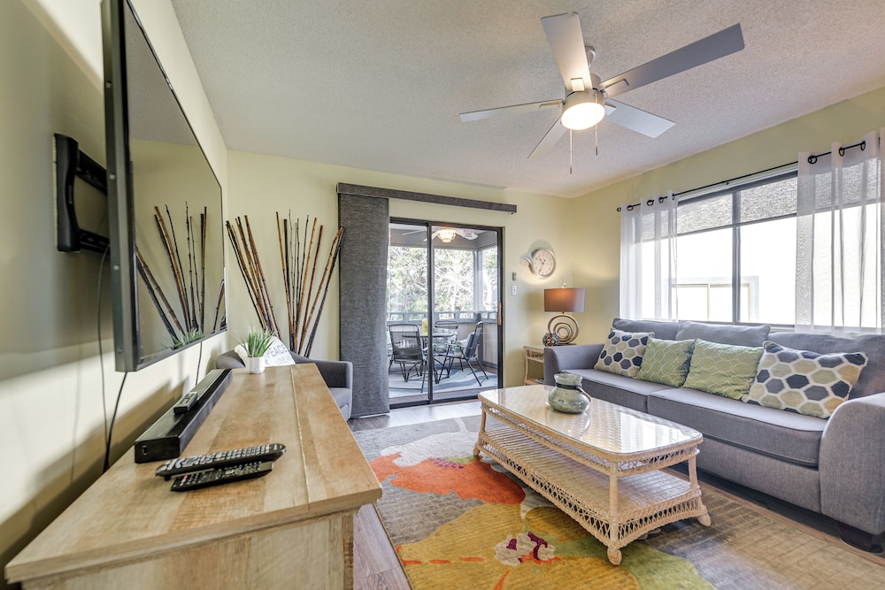 1 Mi to Coast: Myrtle Beach Condo w/ Balconies!