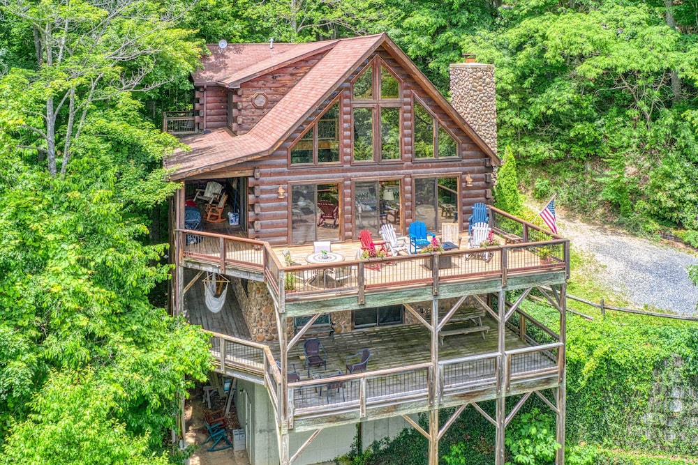 Panoramic Mtn Views: Luxe Cataloochee Cabin! view 3
