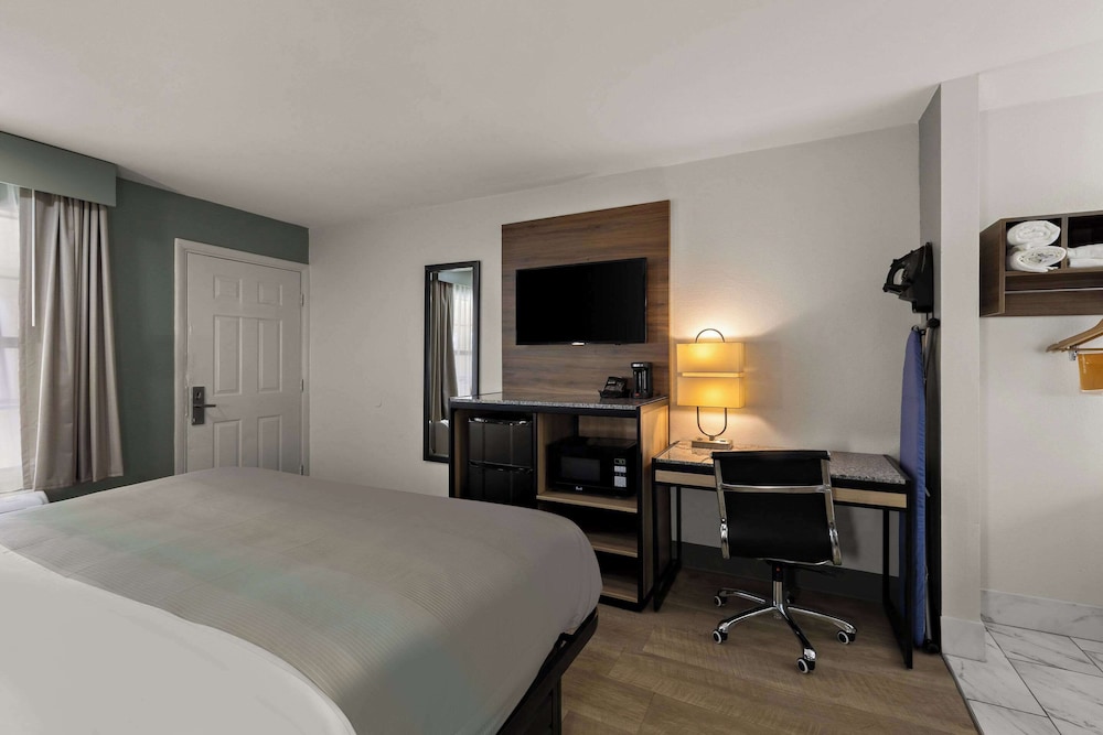 Monroe Vacations - Quality Inn - Property Image 43