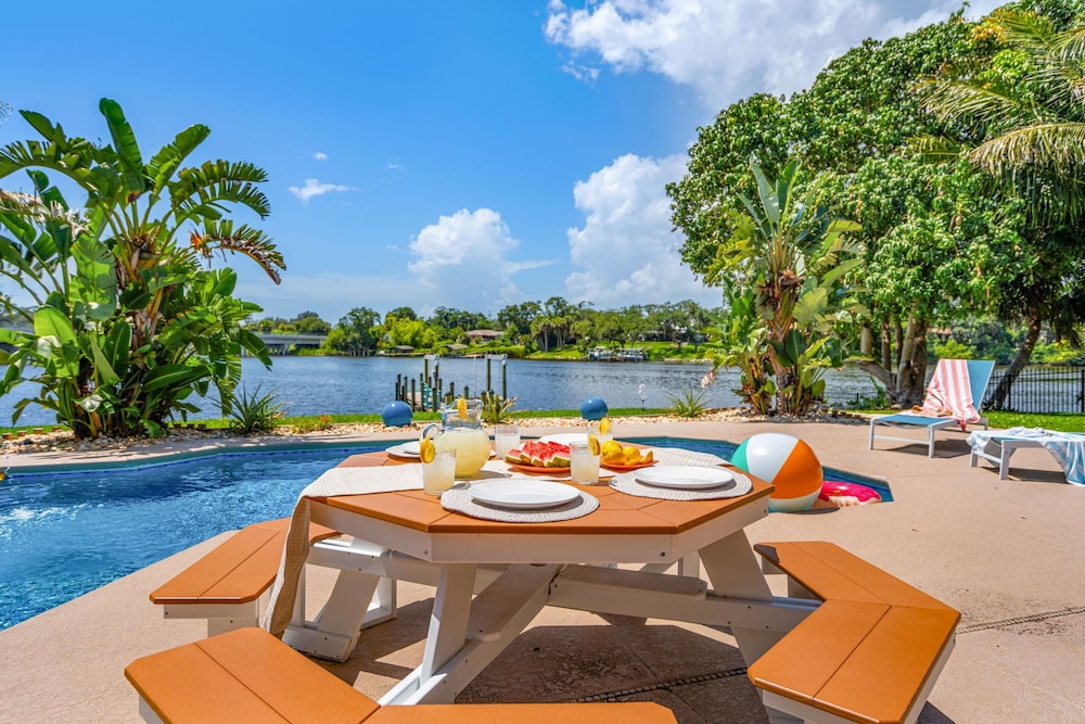Mango Shores