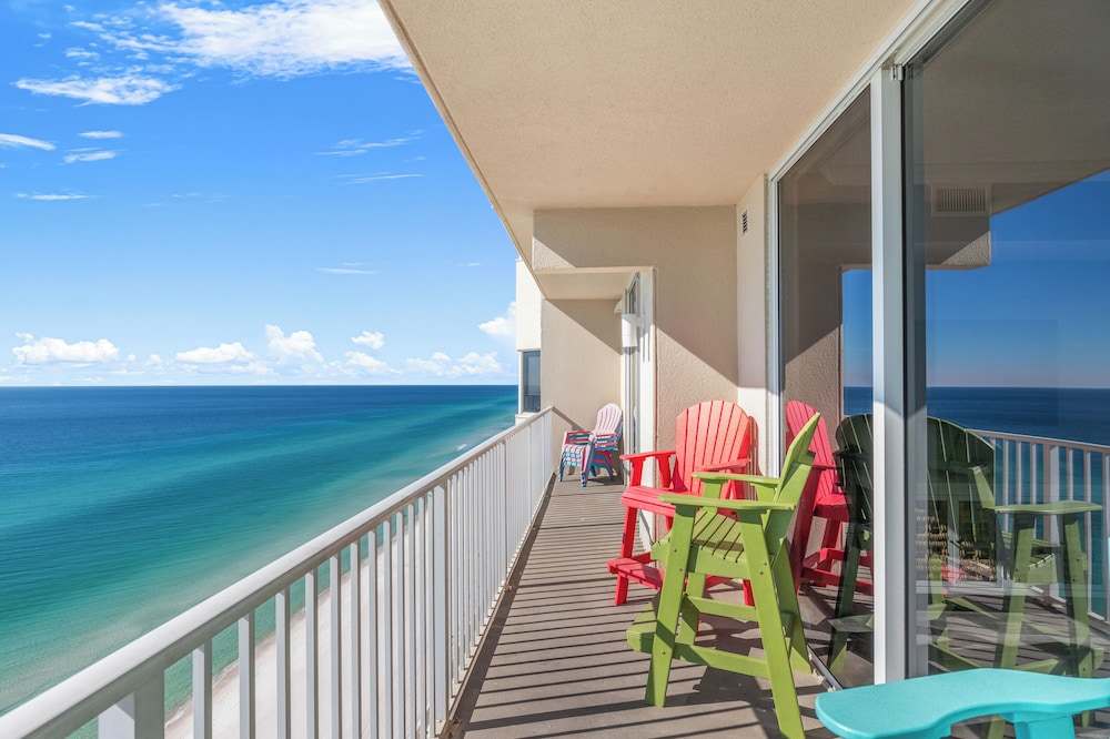 Tidewater Escape: 1br/2ba Beachfront Condo, Sleeps 6, Gulf Views & Comfort!