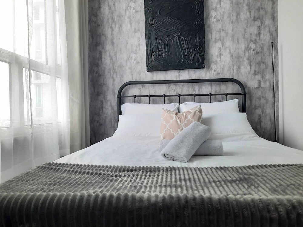 Relax in Style With Fast Wifi & Netflix