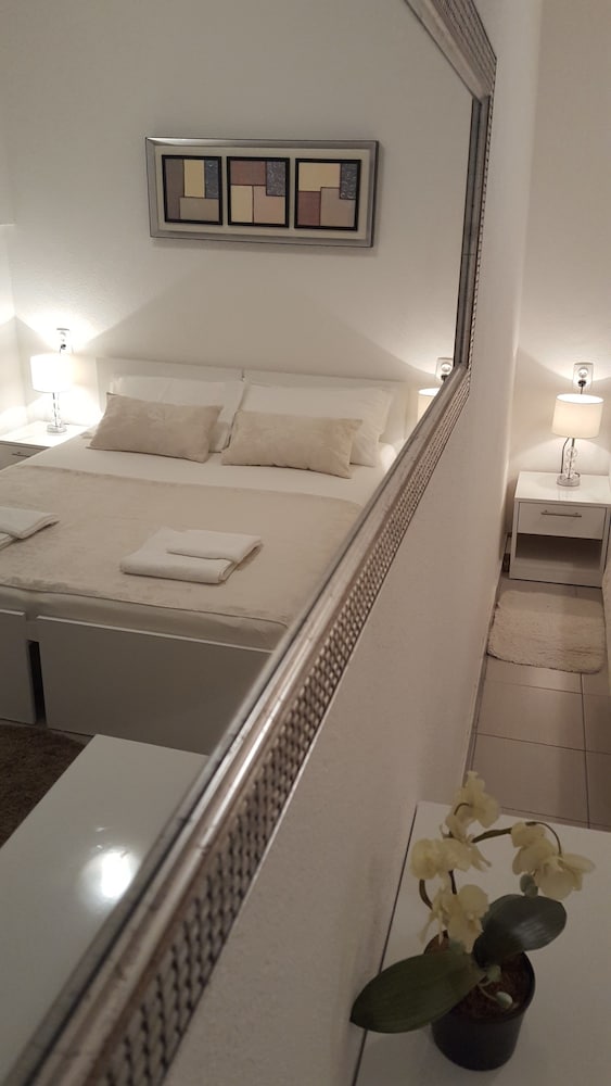 Rooms Valentino view 3