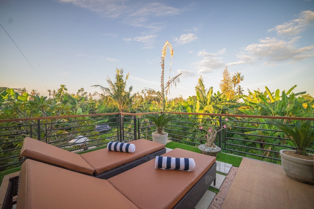 Bulan Adi Villa By Reccoma