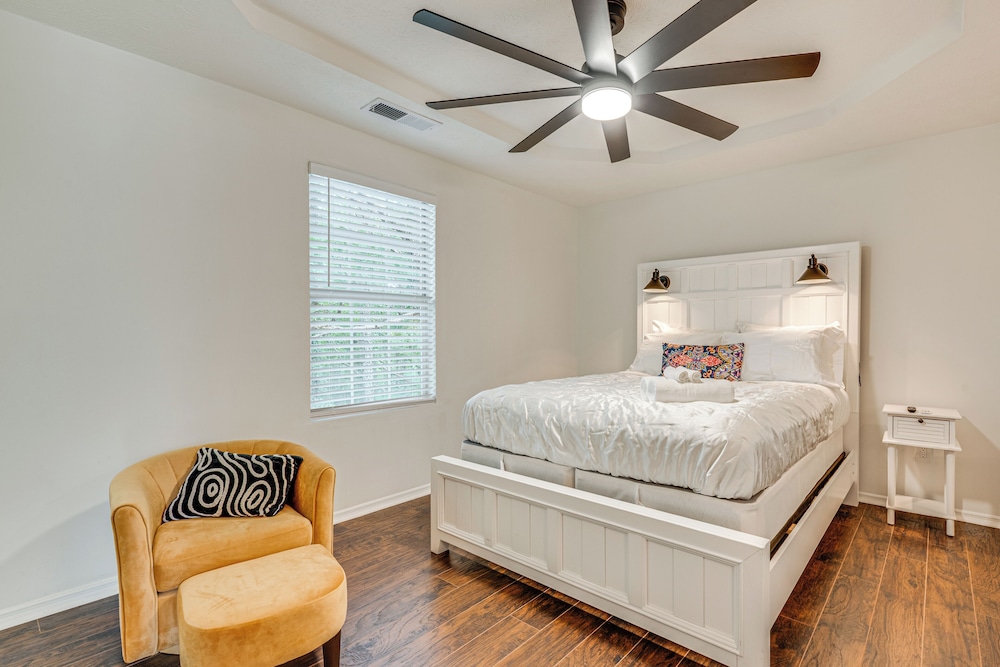 7 Mi to Dtwn Atl: Upscale Family Home w/ Balcony