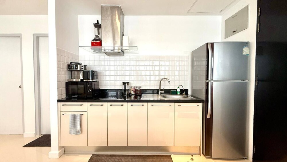 B11 Sunset Plaza Partial Seaview 1 Bedroom 1 Bathroom With Large Jaguzzi