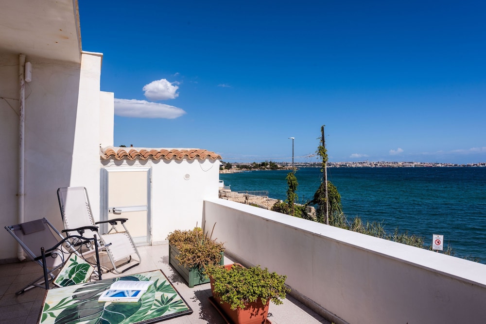 La Casa Dell Isola by Wonderful Italy photo 3