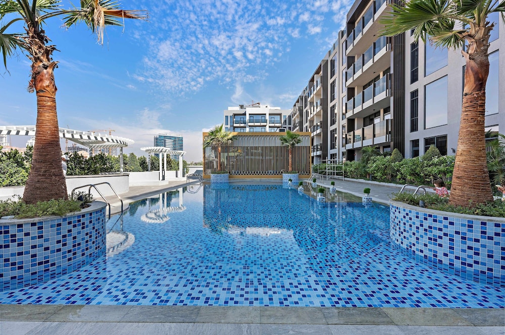 Silkhaus Large Modern Studio JVC With Gym Pool