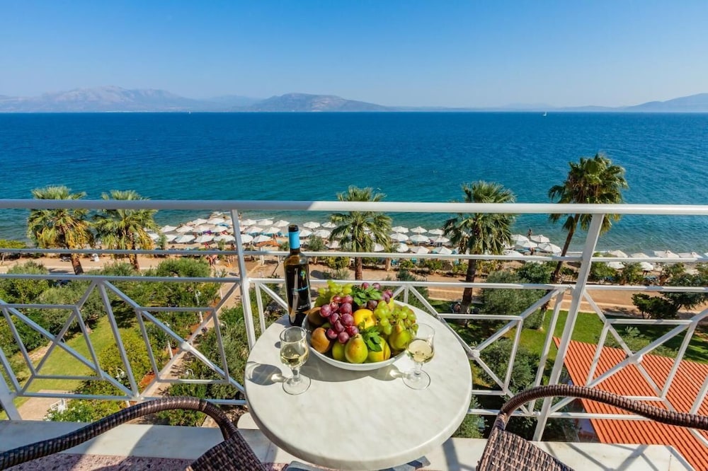 Calamos Beach Family Club Hotel