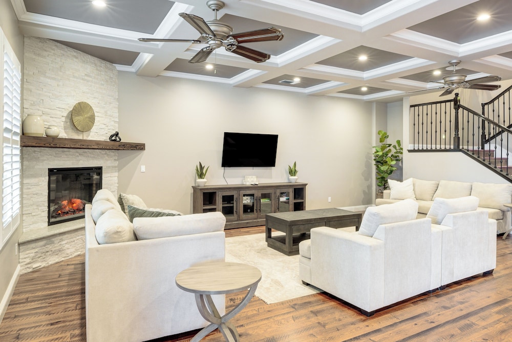 Outdoor Oasis & More: Group Getaway in Porterville