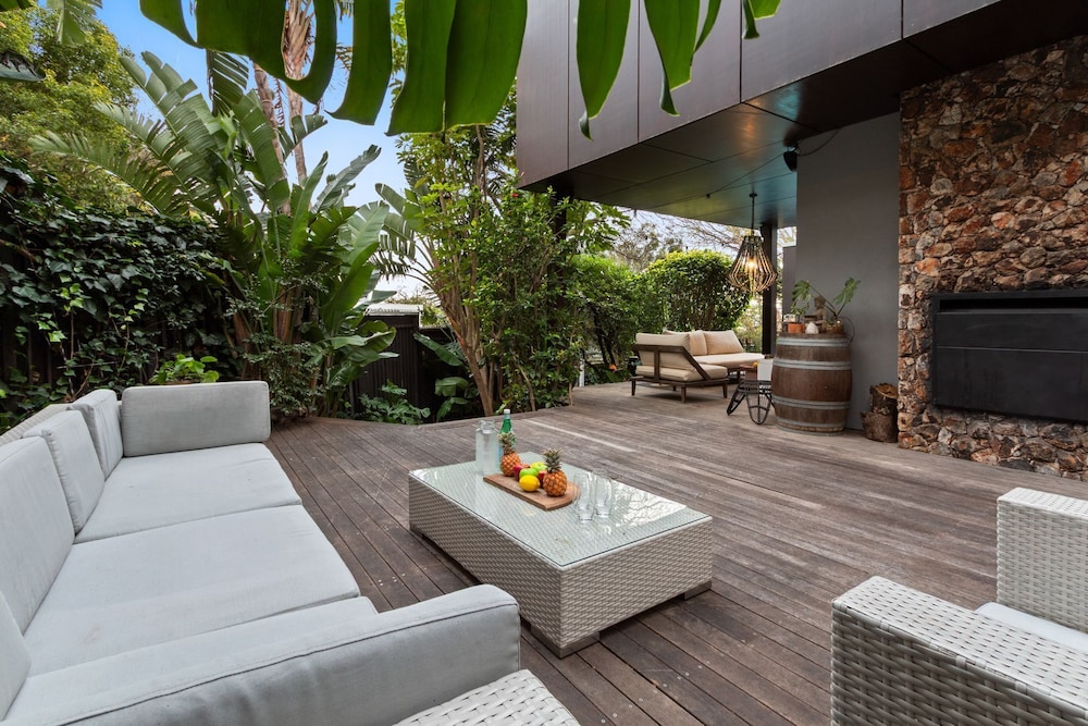 Higgo Crescent Villa