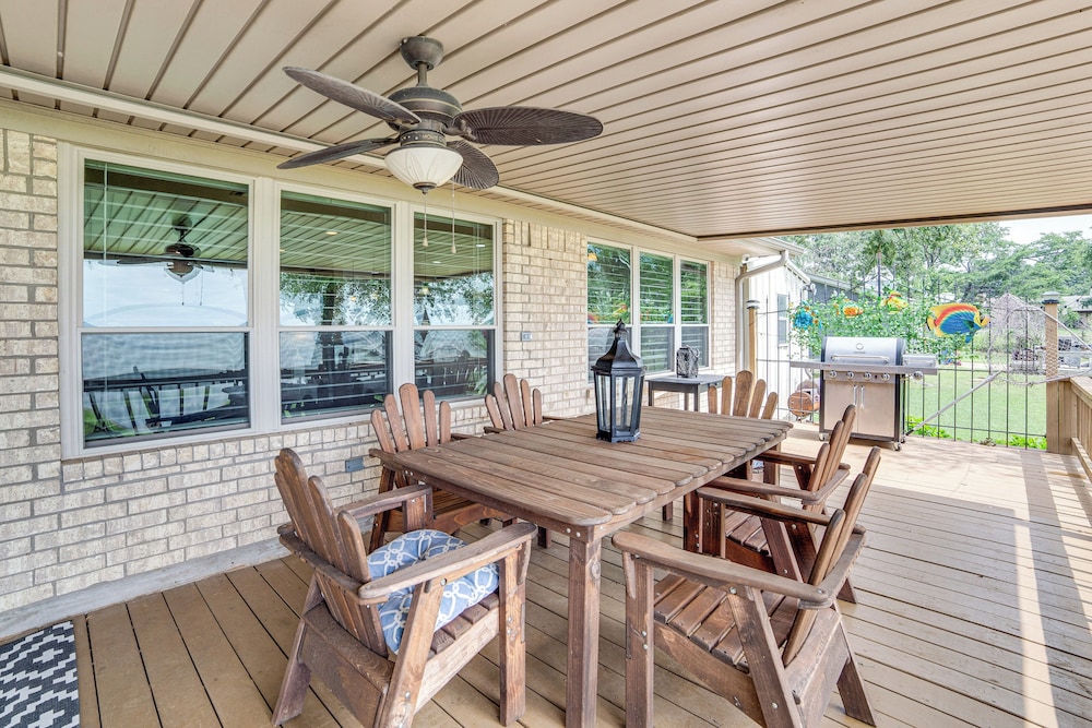 Waterfront Retreat w/ Dock on Cedar Creek Lake!