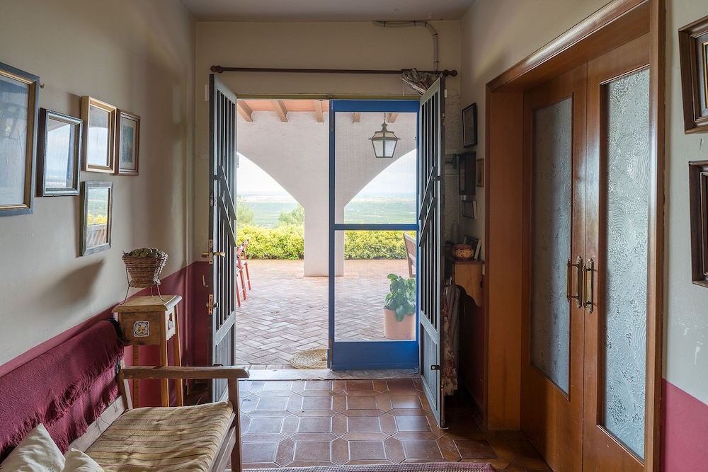 House -sleeps 8-natural Pool-pet Friendly
