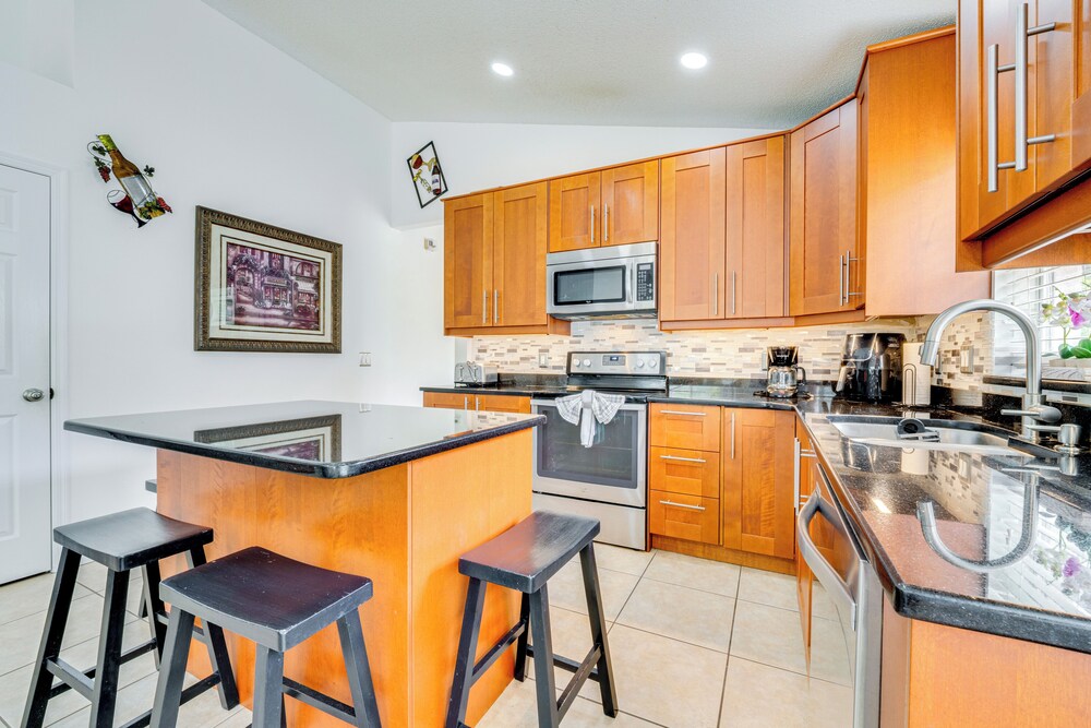 12 Mi to Disney: Family Home w/ Lanai in Davenport