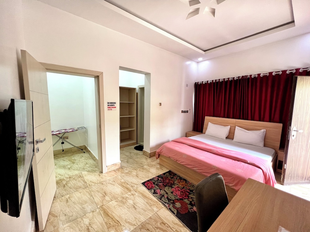 FURNISHED APARTMENTS