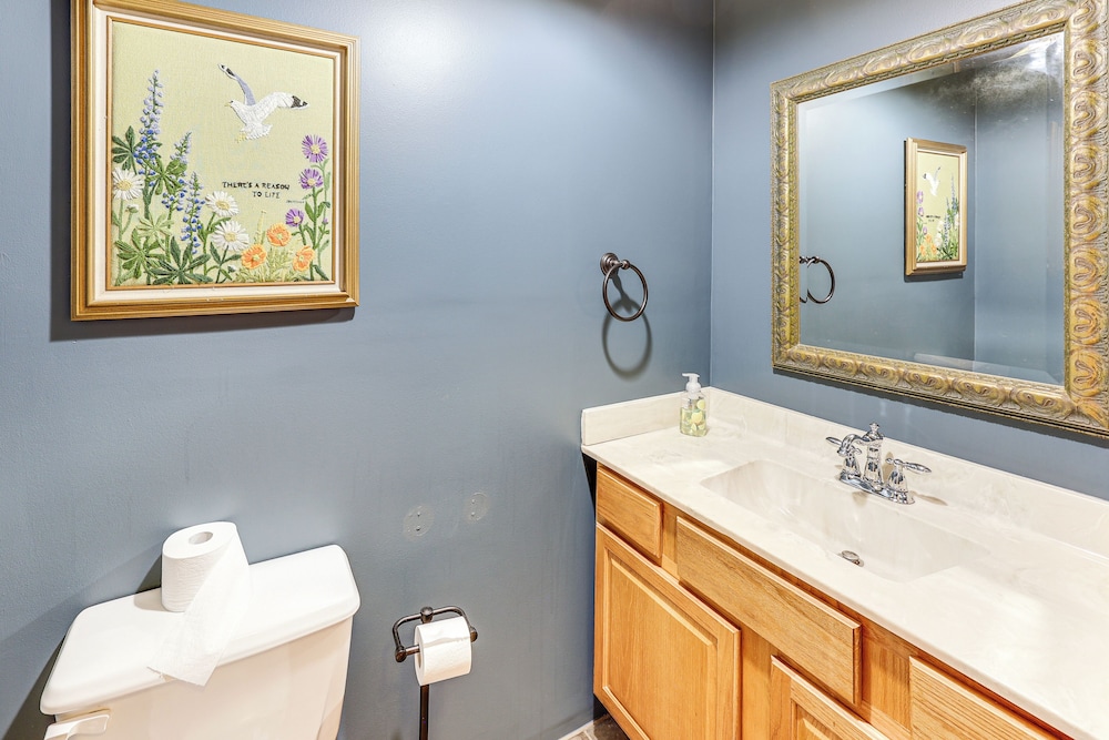 Creek Access, Games: Family-friendly Royal Retreat