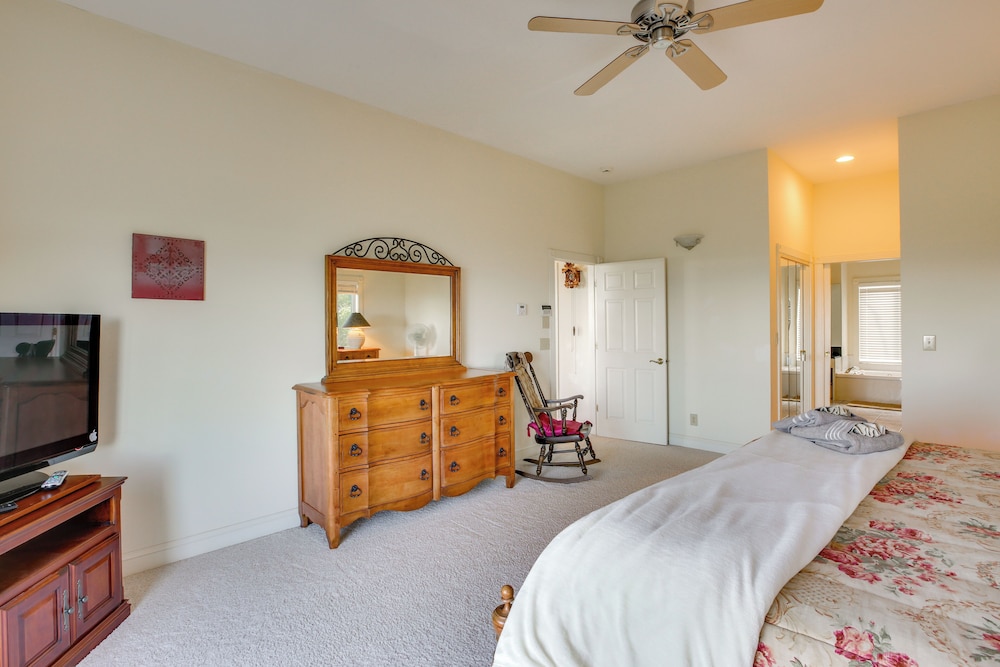 Beech Mtn Views, Next to Ski Resort: Home w/ Decks