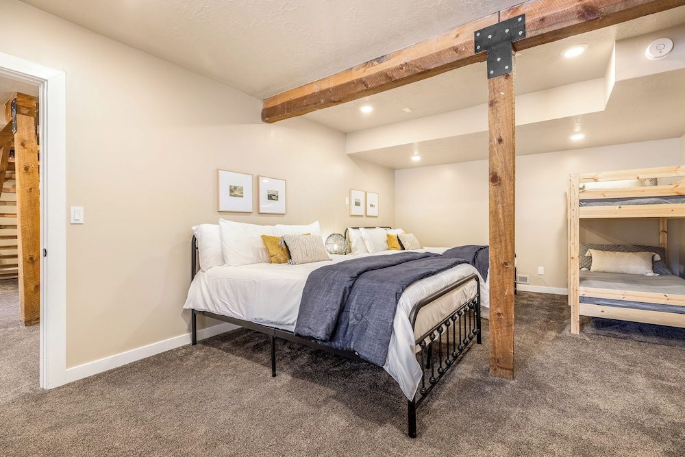 Lodge at Summit Park Near Woodward