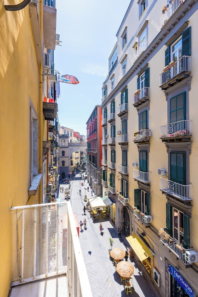 Chiaia Boutique Flat on Pedestrian Area by Napoliapartments