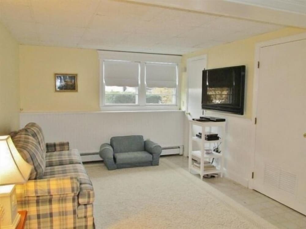 Charming East Falmouth Home: Walk to Private Beach