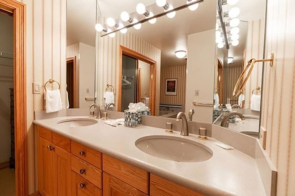 Beaver Creek Resort CO - Townsend Place & Strawberry Park Condos