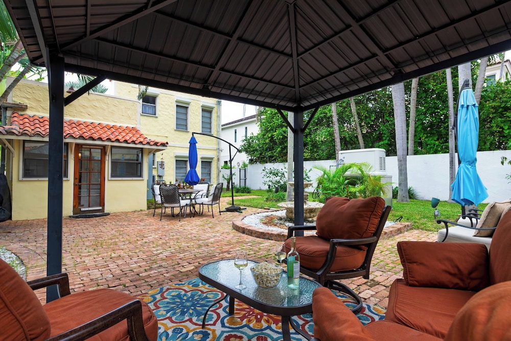 Las Olas Oasis by Avantstay Minutes to the Beach + Hot Tub view 5
