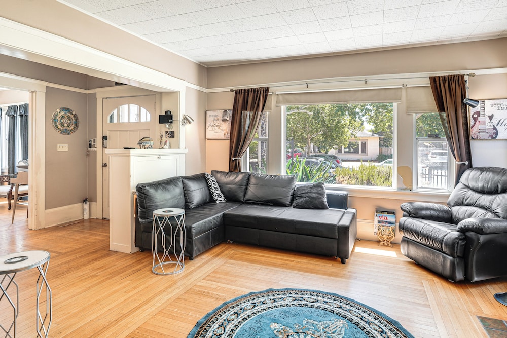 Miracle Mile Stay: Classic Stockton Home w/ Yard!
