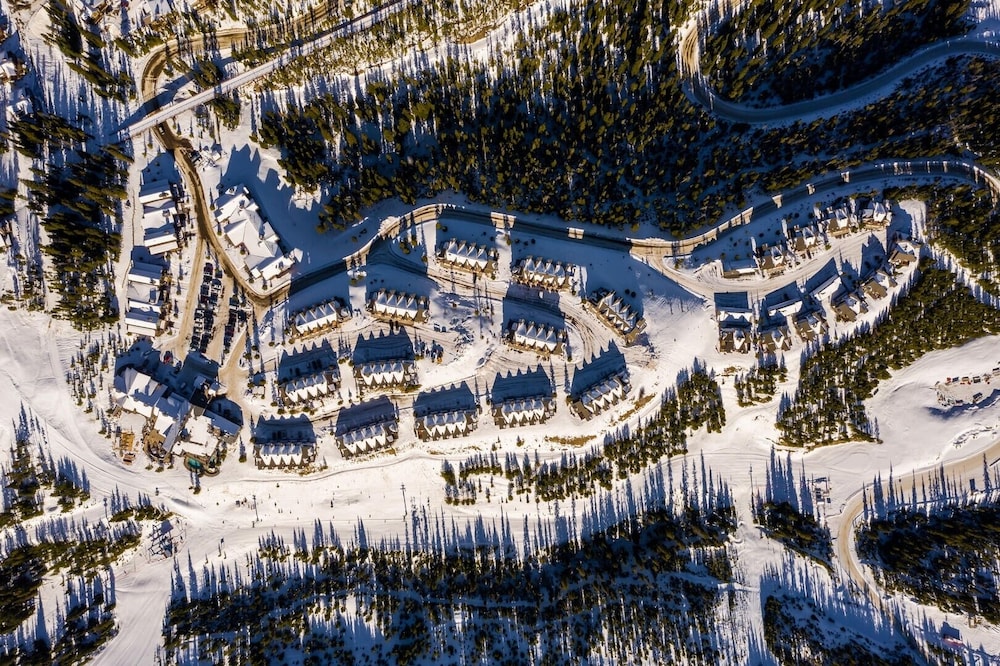 Saddle Ridge D1 3 Bedroom Condo by Moonlight Basin Lodging view 5