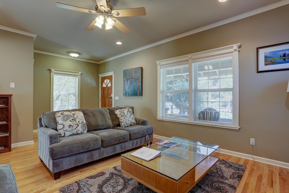 Westside Walkable 3 Bedroom Home by Redawning
