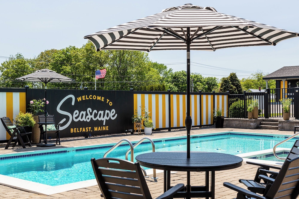 Seascape Motel & Cottages
