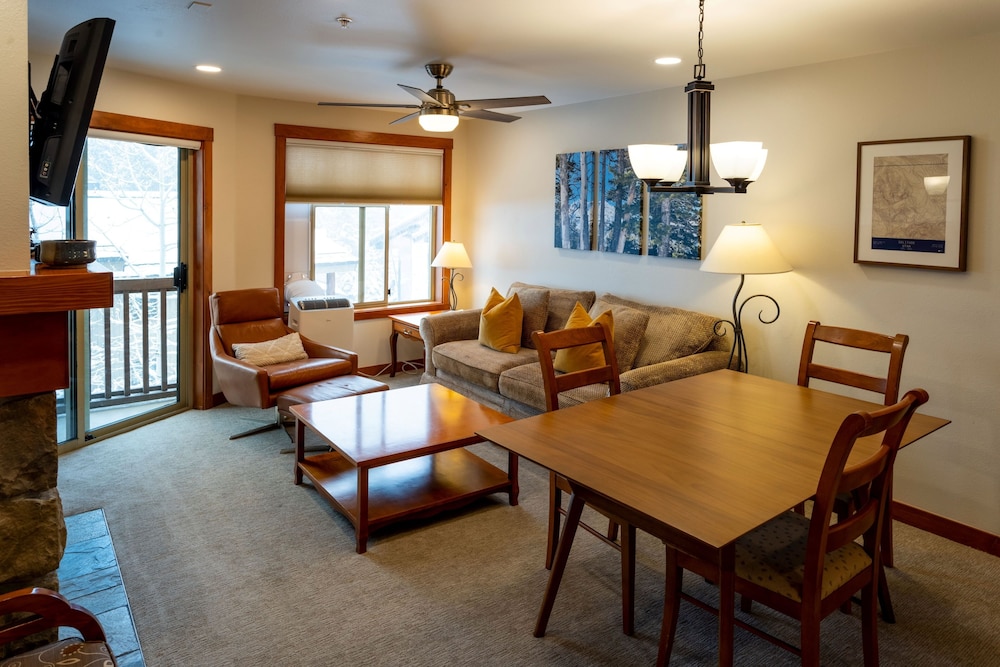 1307A - One Bedroom Standard Eagle Springs West 1 Condo