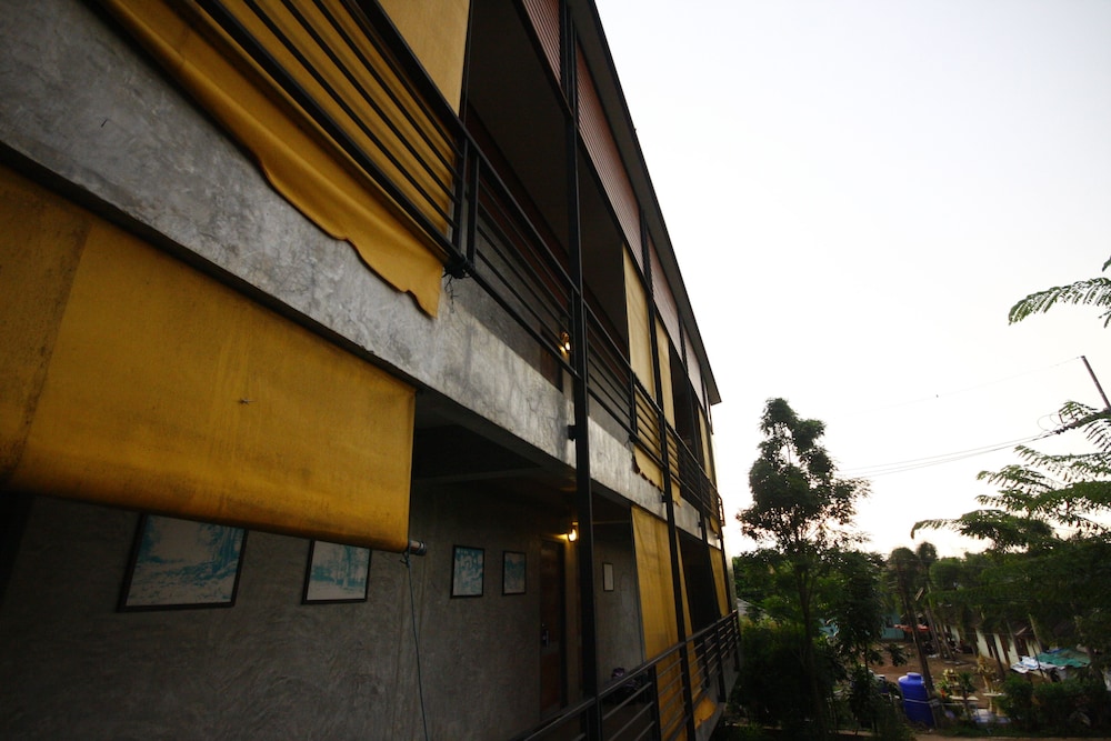 Suntisuk Place