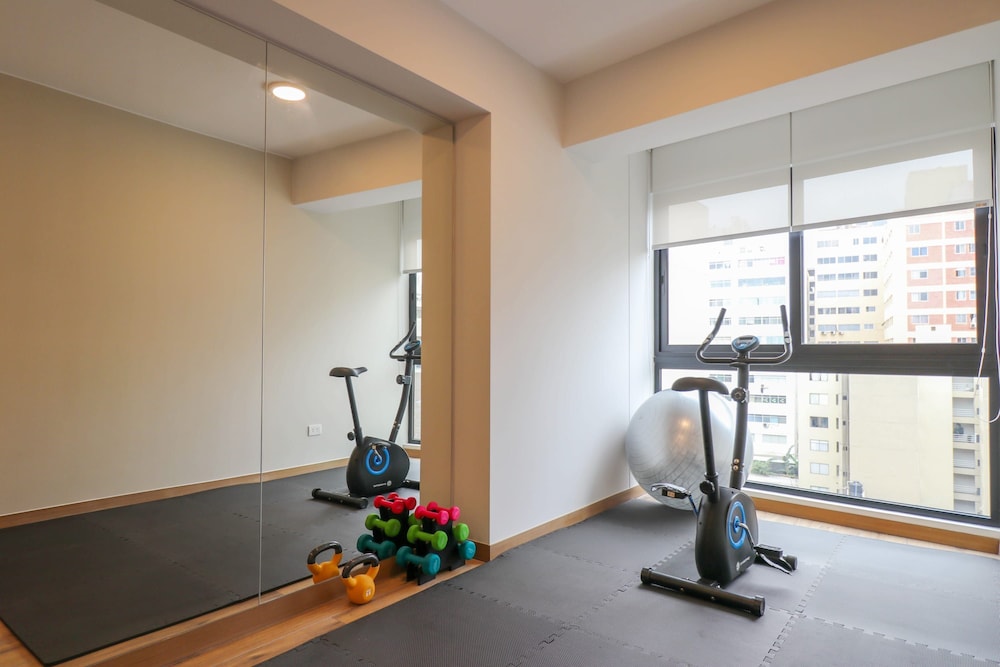 w Exceptional 2BR w Balcony in Miraflores