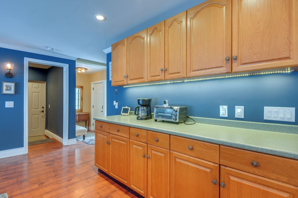 Ski, Golf & Hike: Spacious Dover Retreat!