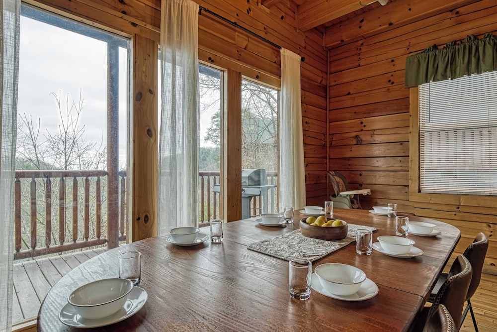 Hot Tub, Game Room, Movie Theater, View Sleeps 18 Lookout Lodge by Avantstay