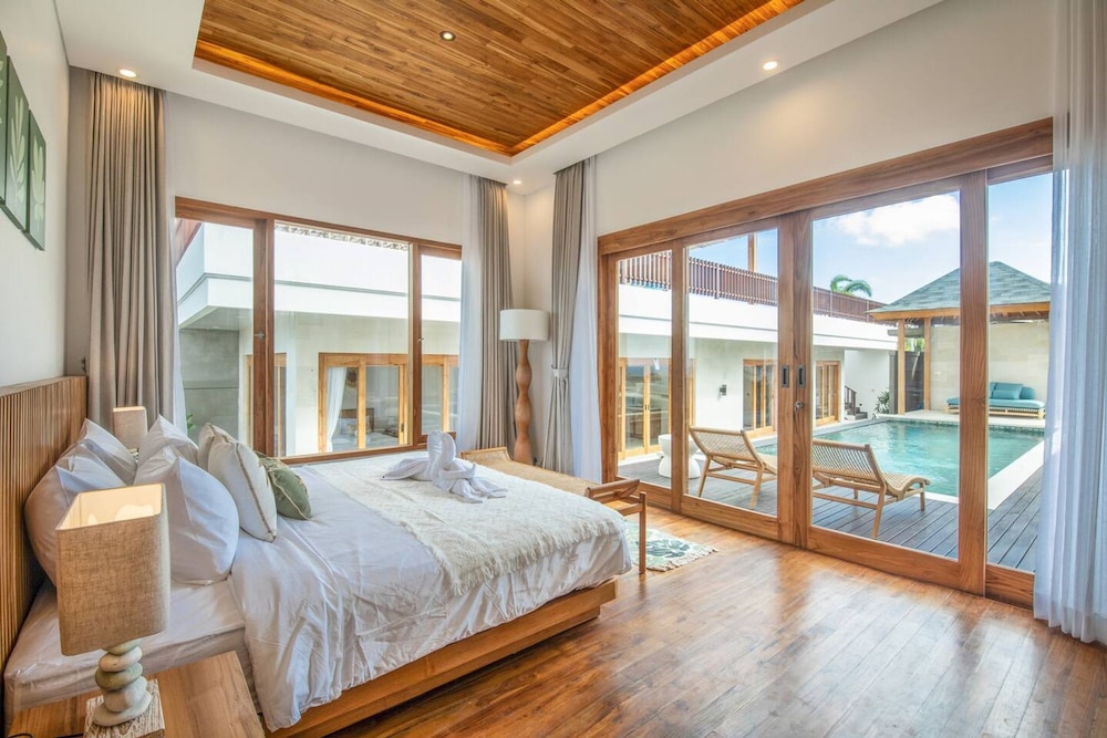 Breeze Opulent 6 BR in With Ocean View 5 Mins to Savaya