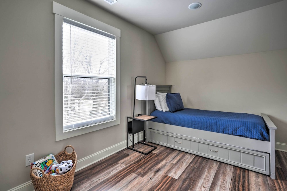 Wooded Escape w/ Beautiful Backyard + Mtn Views! view 4