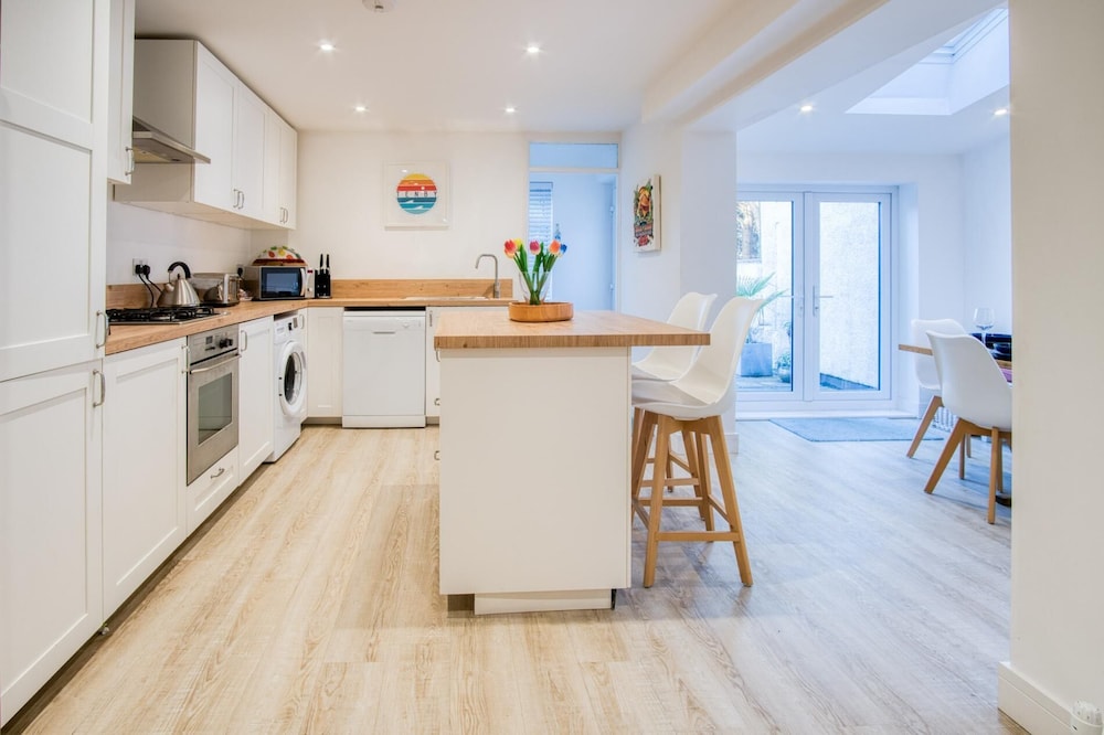 Taliesin - 5 Bedroom Holiday Home - Tenby