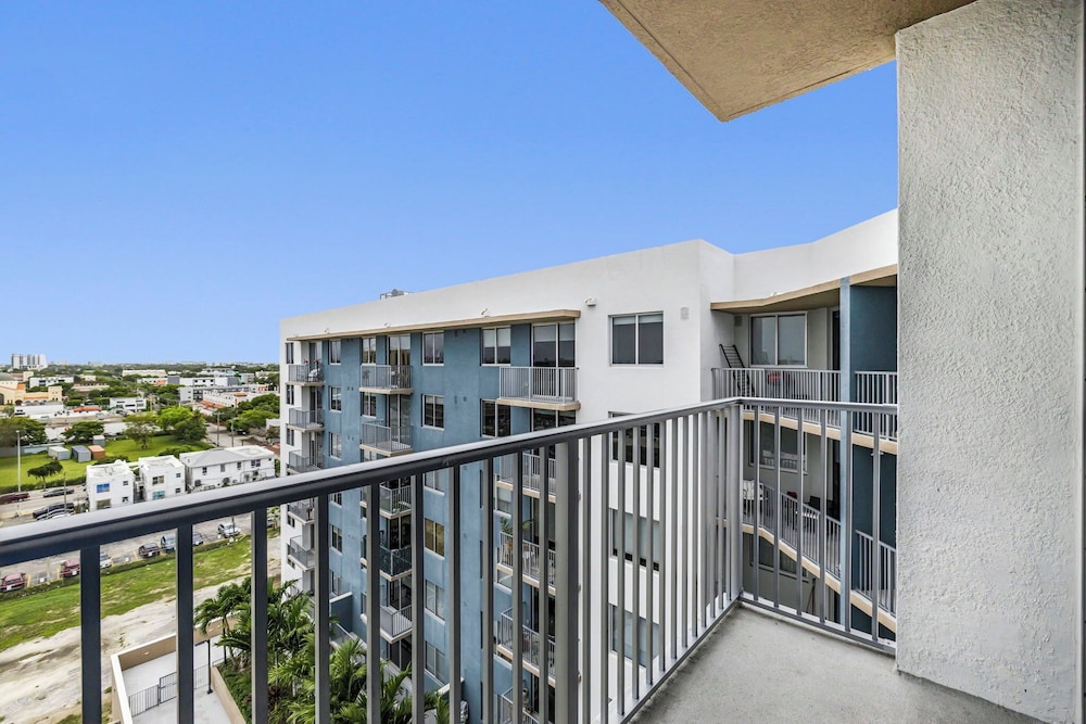 Stylish City-View Condo Pool Access