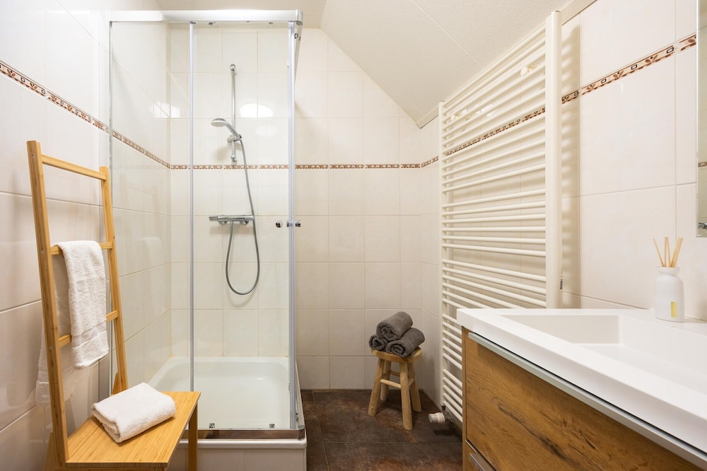Villa in Andijk With Hot Tub and Garden