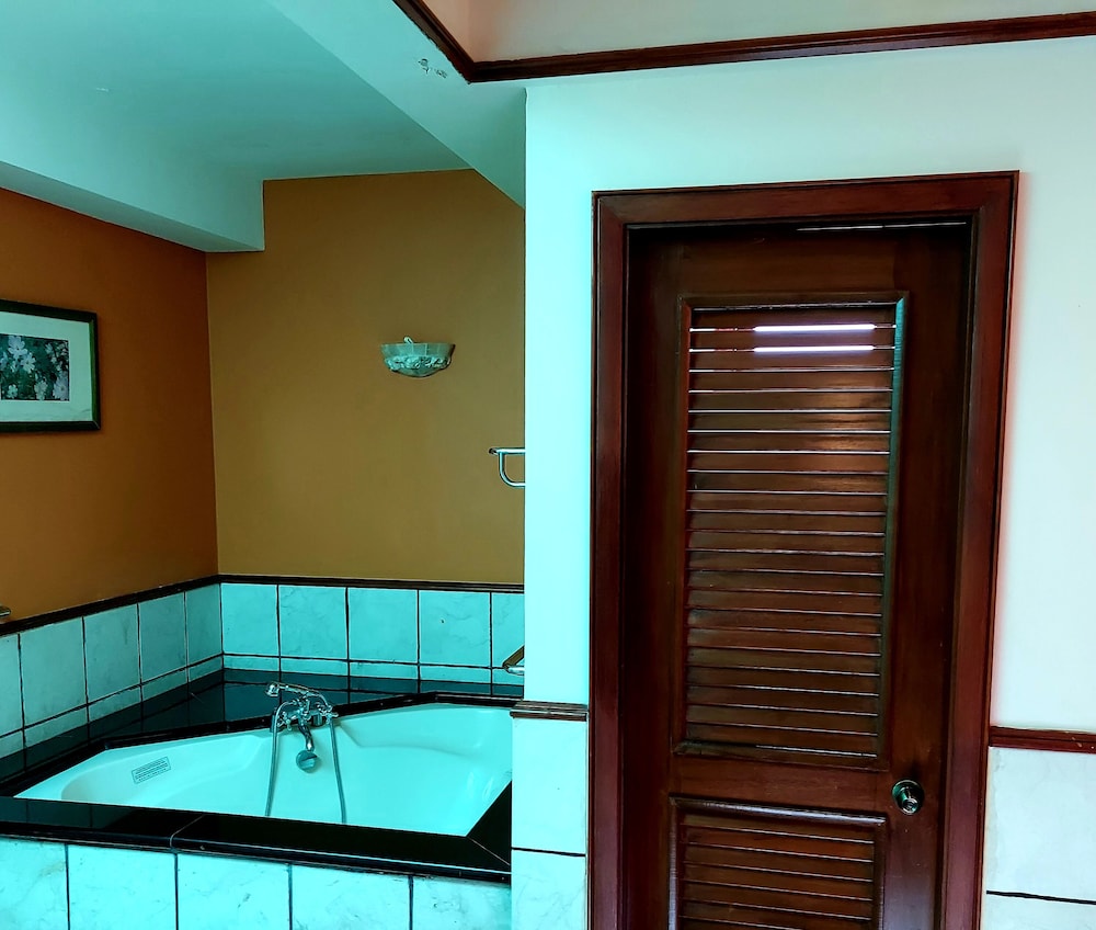 Alpine LXPD Full Seaview Water Chalet, photo 25