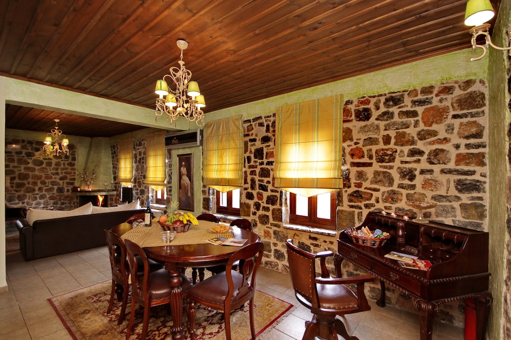 Menalia Villas & Suites