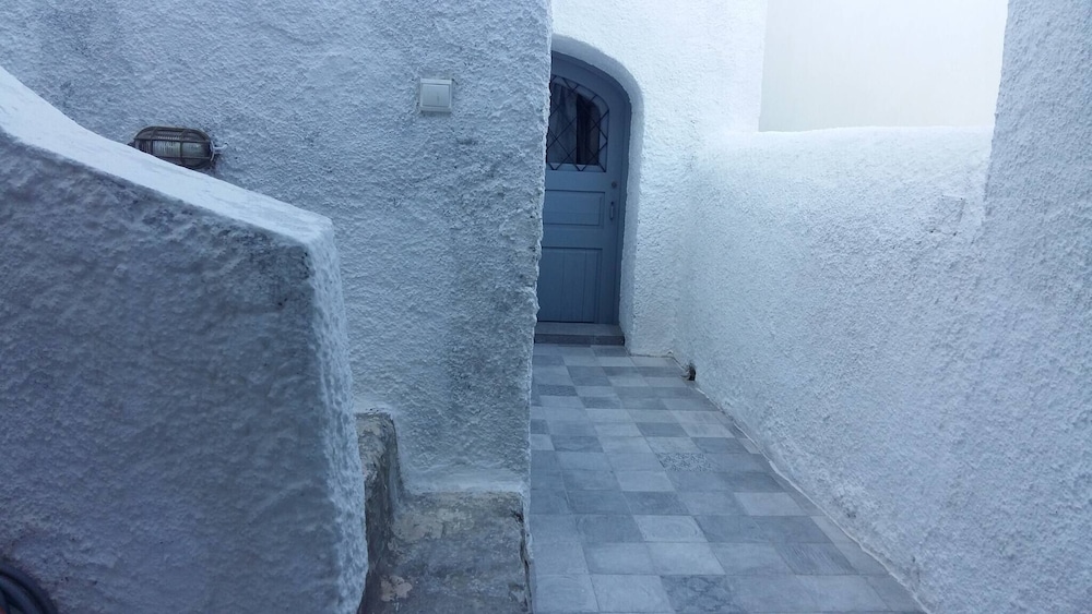 Charming 1705 Castle House in Pirgos Kallistis, Greece