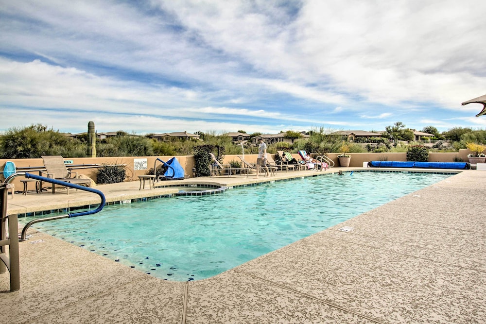 A Golfer's Retreat + Patio: Quiet Scottsdale Home