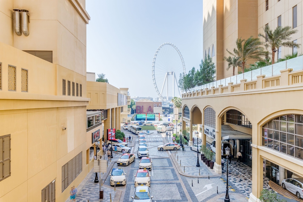 GLOBALSTAY. Modern Ap steps to JBR Beach