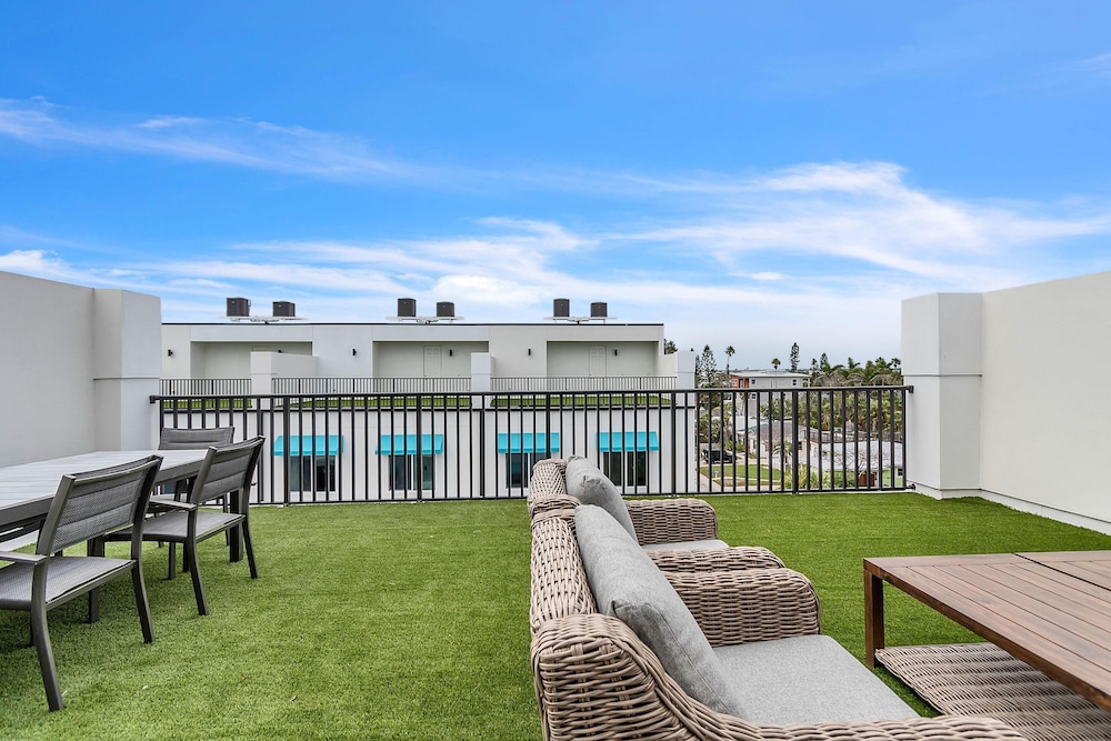 Azul Townhomes A1