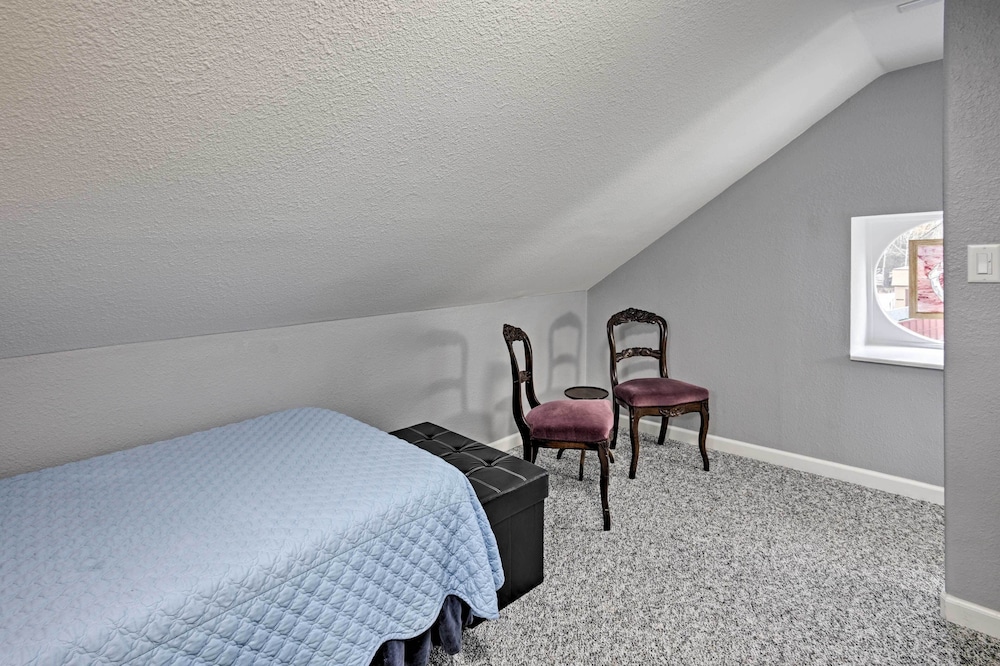 Laramie Vacations - Historic Laramie Condo - 3 Blocks to Downtown  UW - Property Image 6