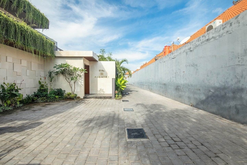 Exquisite 5BR Villa: Premier Luxury in Seminyak