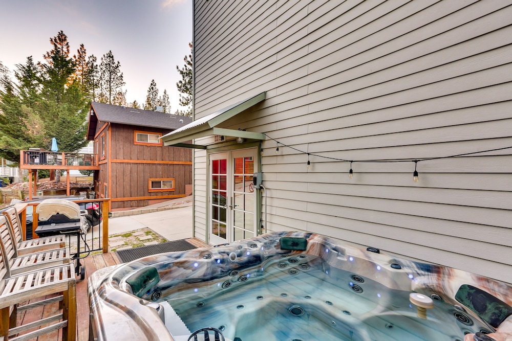 Spacious Big Bear Home w/ Game Room + Hot Tub!