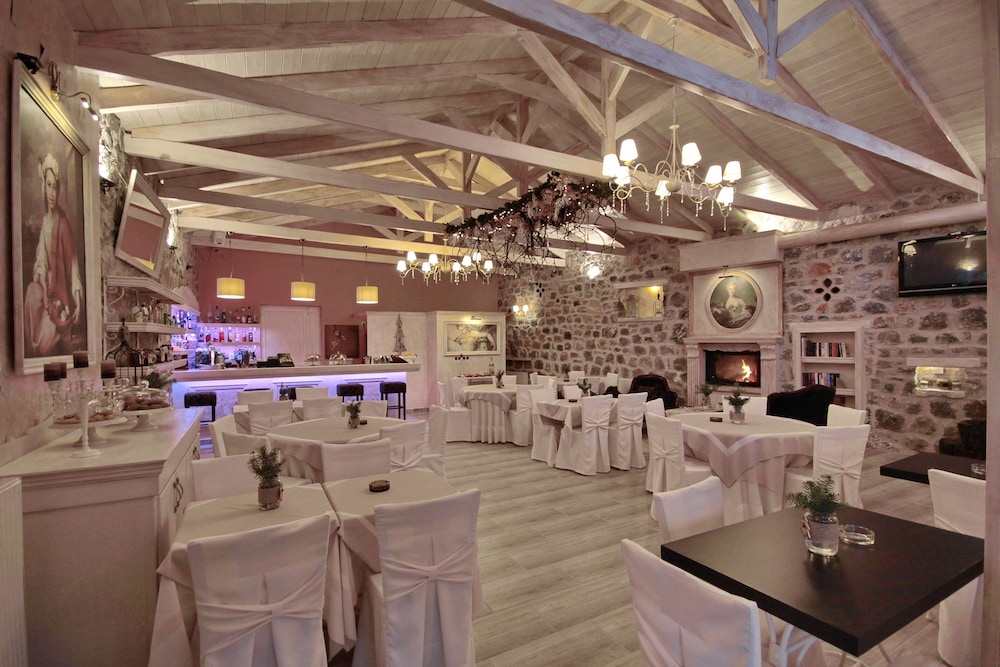Menalia Villas & Suites